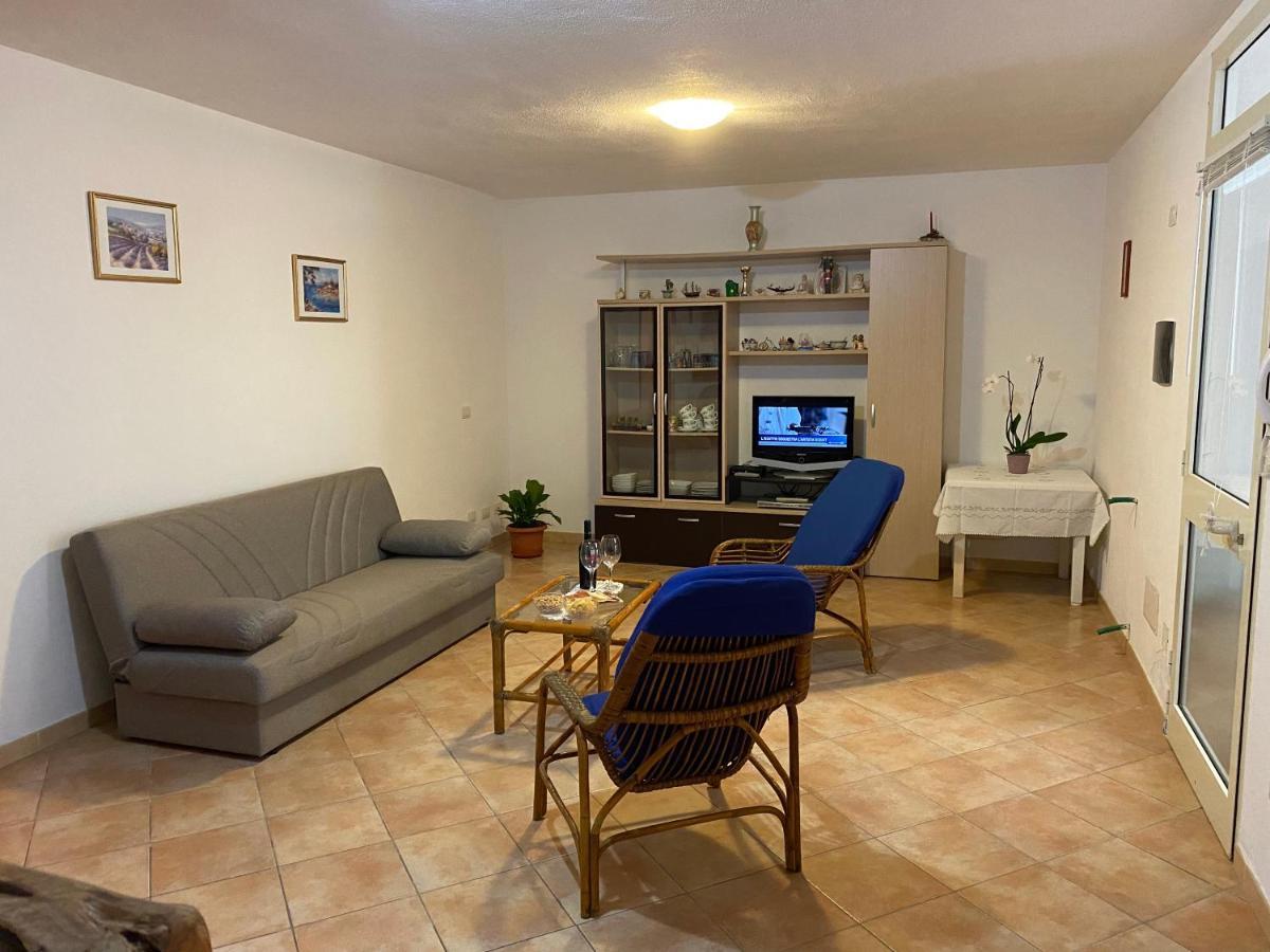 Taverna Mafe Apartment *